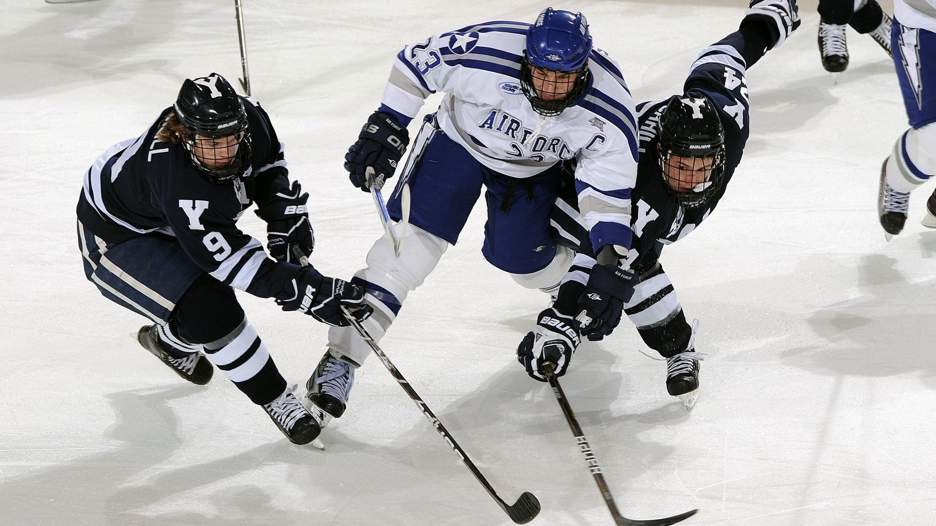 乒乓球街头快闪赛 公园石桌成为天然赛台