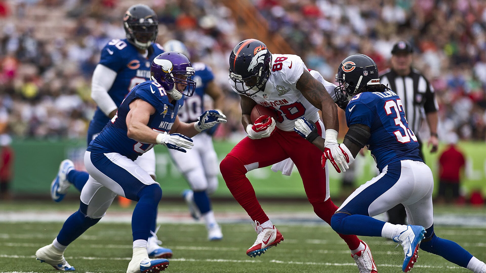 小区楼间扯绳飞盘赛 居民阳台成为天然看台